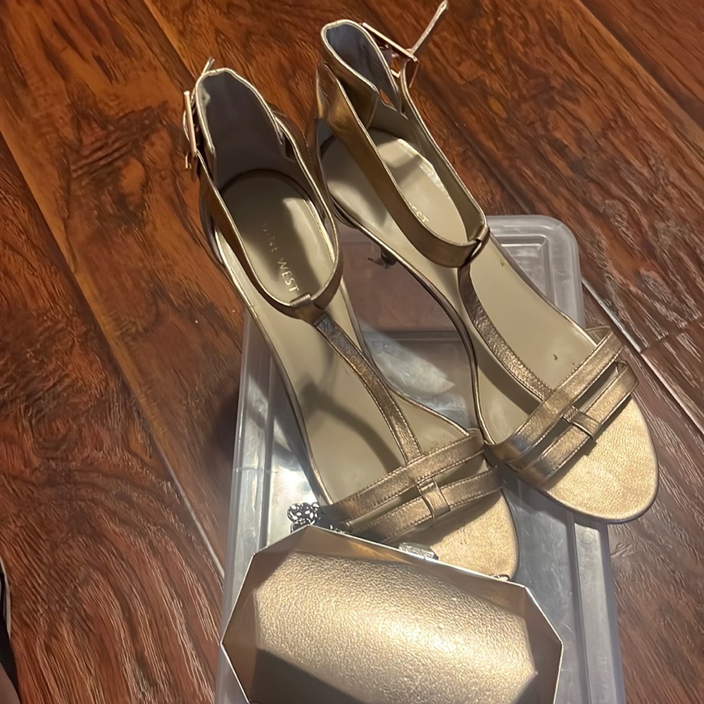 Nine West rose gold dress sandals size 10 with small matching clutch.